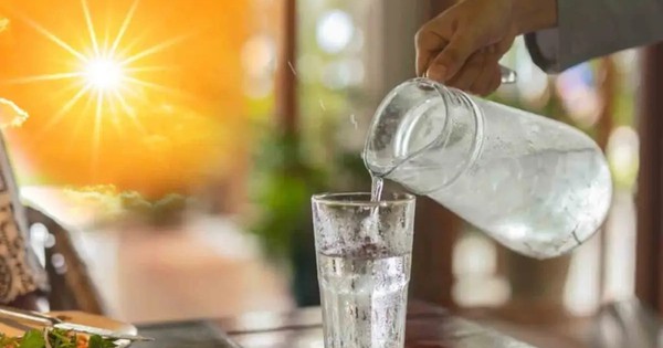 Sai lầm khi uống nước ngày nắng nóng âm thầm phá hỏng thận: BS cảnh báo dấu hiệu thận “cầu cứu”
