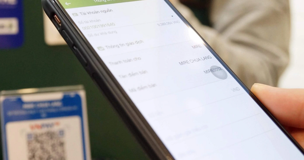 Chật vật đòi lại tiền chuyển khoản nhầm ngân hàng, khách hàng nên làm gì?