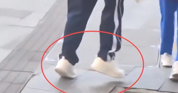 Bức ảnh đôi giày khiến nhiều cha mẹ thở dài ngao ngán: Có con cái như này, về già sẽ khổ!