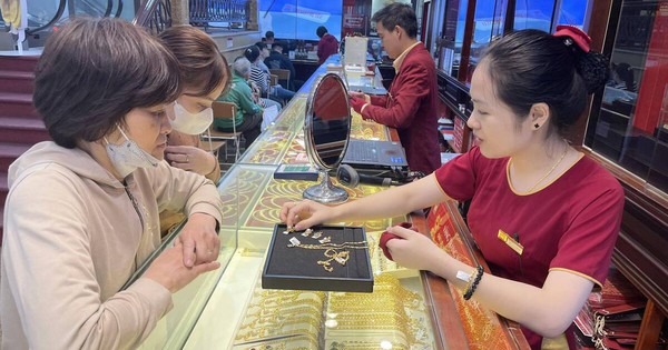 Giá vàng hôm nay 5/4: Đi ngang dưới ngưỡng 4.700 USD/ounce