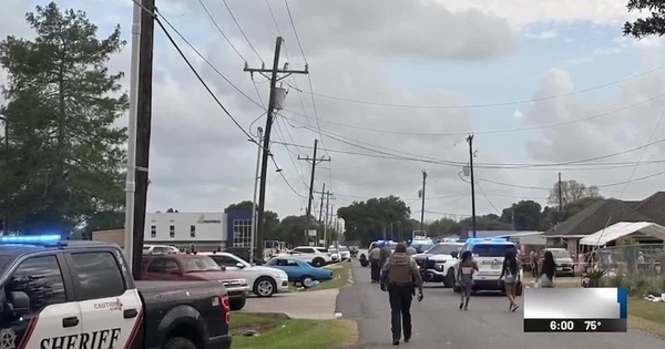 Xe lao vào đám đông ở Mỹ, hơn 20 người bị thương