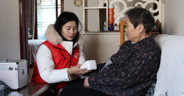 Nhận cuộc gọi giúp hủy tài khoản bảo hiểm thừa, cụ bà để lộ thông tin 5 thẻ ngân hàng, 7,6 tỷ đồng suýt mất trong 1 đêm