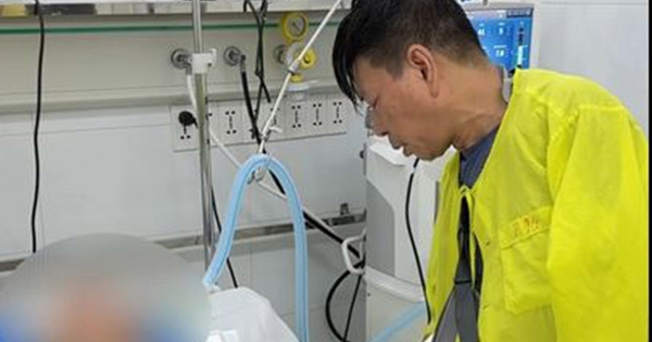 Người cha bật khóc nói lời tiễn biệt con trai trước ca hiến tạng cứu 4 người