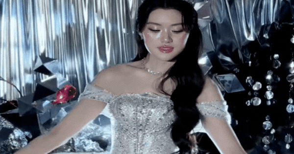 Phương Oanh làm cô dâu vướng tranh cãi