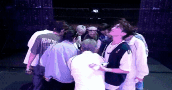 13 ca sĩ là điều kì diệu của showbiz: Đưa công ty phá sản gia nhập tập đoàn số 1, ngoại lệ của mọi “lời nguyền chết chóc”