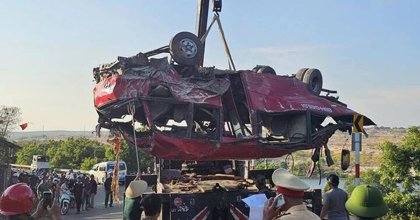 Hiện trường vụ xe khách chở các thợ lặn lao xuống vực, nhiều người thương vong