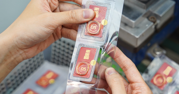 Tối 6-4, giá vàng tăng trở lại, công ty SJC tạm ngưng đăng ký online mua vàng