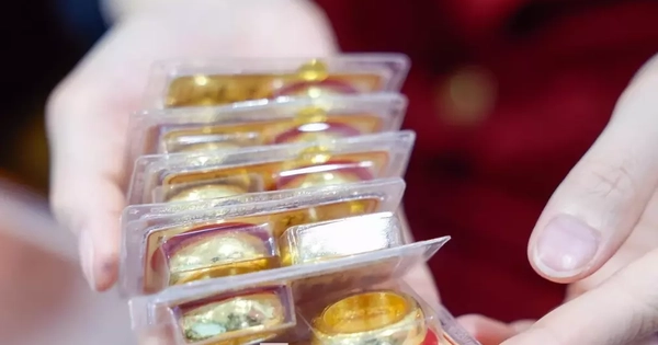 Giá vàng tiếp tục giảm