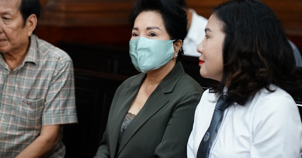 Những hình ảnh của cựu CEO Quốc Cường Gia Lai Nguyễn Thị Như Loan tại phiên toà sáng nay