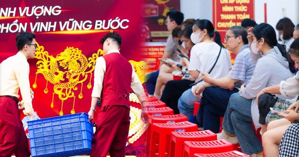 Ảnh, clip: Tình hình tại cửa hàng Bảo Tín Minh Châu sau thông tin khởi tố cựu Tổng giám đốc Công ty cùng con trai