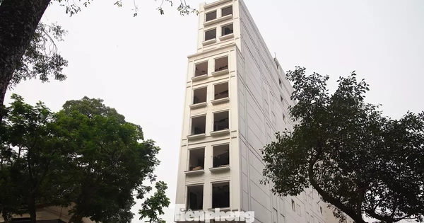 Tháo dỡ công trình khách sạn 9 tầng sát hồ Hoàn Kiếm