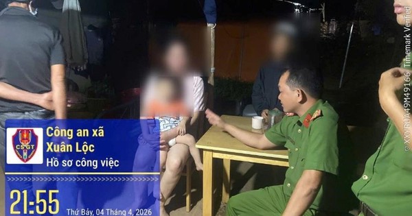 Nghẹt thở 30 phút giải cứu người phụ nữ dắt 3 con nhỏ định nhảy cầu vượt cao tốc tự tử