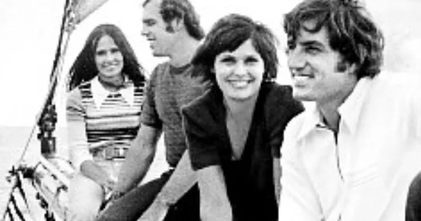 Chuyện thật như đùa: Hai cầu thủ nổi tiếng mở họp báo công khai... đổi vợ cho nhau, mang theo cả con cái lẫn chó cưng sang nhà mới!