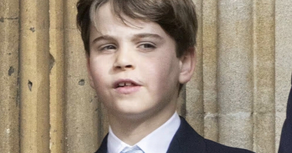 Hoàng tử Louis lộ diện trong lễ Phục sinh: Cậu út nhà Kate khiến fan rần rần vì ngoại hình trông hệt như 