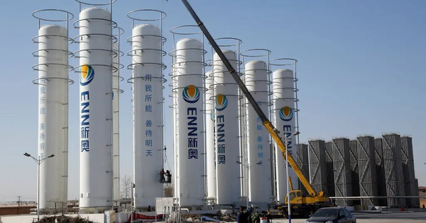 Phát hiện hàng loạt khối thép hình trụ cao bằng tòa nhà 20 tầng, quy mô lớn nhất thế giới tại Trung Quốc, chứa thứ không màu, không mùi, đủ cho cả trăm triệu người dùng trong hơn 2 tháng