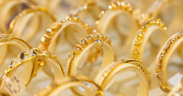 Giá vàng hôm nay 9/4: Quay đầu lao dốc