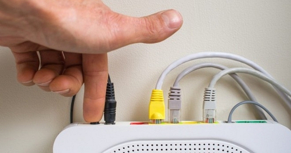 Có nên cắm cục phát wifi cả ngày? Hóa ra lâu nay nhiều người đã làm sai