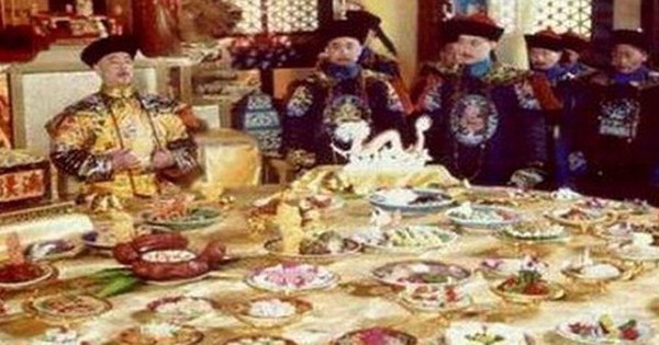Càn Long từng mời 3.000 người già đến ăn tiệc, nhưng tại sao nhiều người lại qua đời ngay sau đó? Họ đã ăn gì?