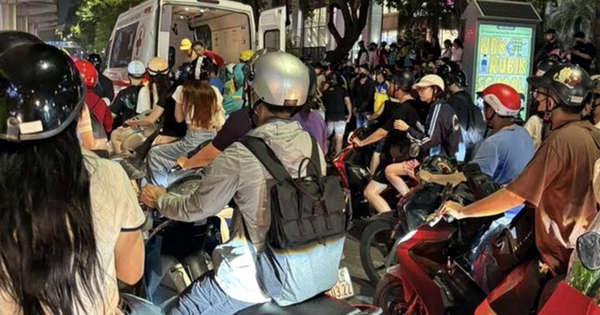 Nữ tài xế xe công nghệ bị hành hung trên đường Xuân Thuỷ, chảy nhiều máu, gục tại chỗ