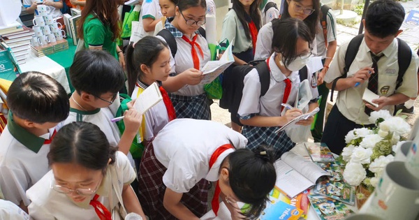 Sách giáo khoa điện tử: Bộ GD-ĐT yêu cầu không được chèn quảng cáo