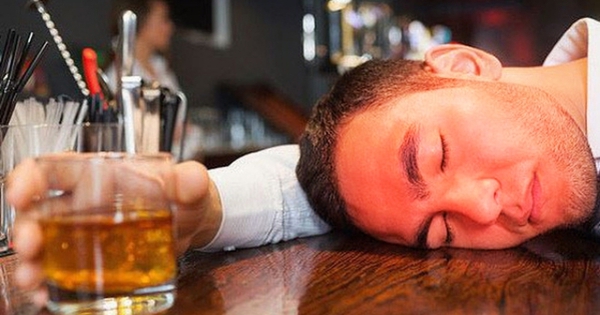 Đỏ mặt khi uống rượu có phải tửu lượng cao và 3 sai lầm giải rượu dễ gây đột quỵ