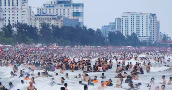 Chen chúc tắm biển Sầm Sơn