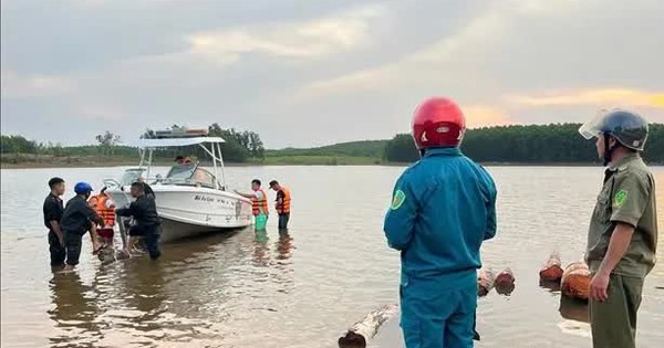Một du khách tử vong và một người mất tích do đuối nước tại Quảng Ngãi