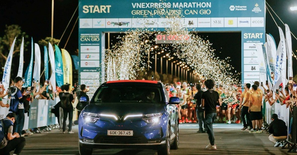 Những khoảnh khắc đáng nhớ của xe điện VinFast tại giải chạy VnExpress Marathon Green Paradise Cần Giờ 2026