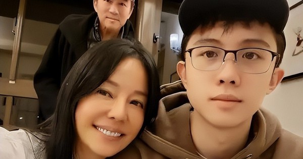 12 năm không cai sữa, 15 năm chung giường: Tình mẫu tử ngạt thở của nữ minh tinh Hoa ngữ đã hủy hoại quý tử ra sao?