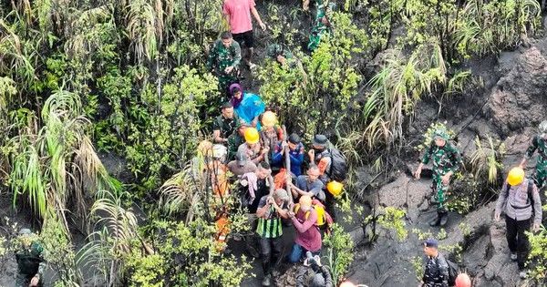 Indonesia tìm thấy thi thể nhà leo núi trong vụ núi lửa phun trào