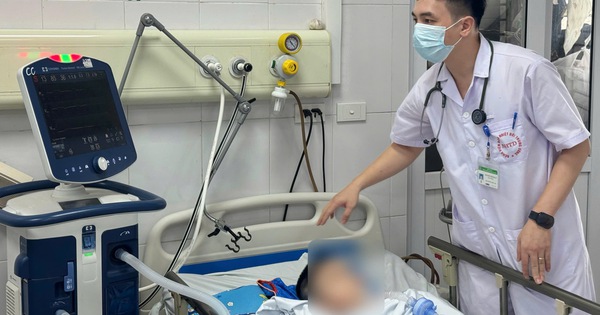 Từ vài nốt phỏng nước do thủy đậu, bé trai 6 tuổi nguy kịch