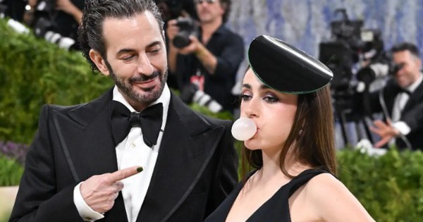 Marc Jacobs: Từ thuở hàn vi đan áo len kiếm sống đến 