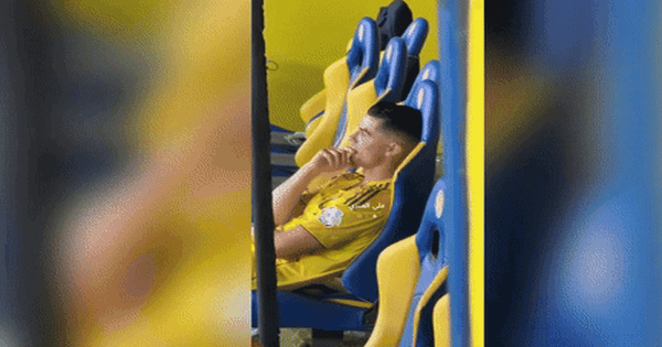 Video: Ronaldo sụp đổ như sắp khóc