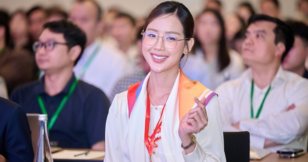 Diễn đàn về niềm tin số tài chính trong kỷ nguyên AI đang diễn ra sáng nay: Đen xuất hiện lịch lãm, Bảo Ngọc giản dị mà nổi bần bật