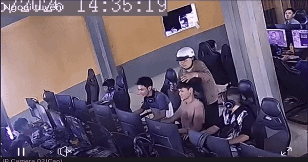 Camera ghi lại cảnh bà đi tìm cháu trong quán net nhưng lại 