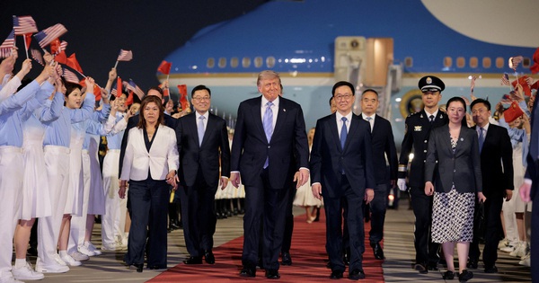 Tổng thống Trump tới Bắc Kinh, bắt đầu thăm chính thức Trung Quốc