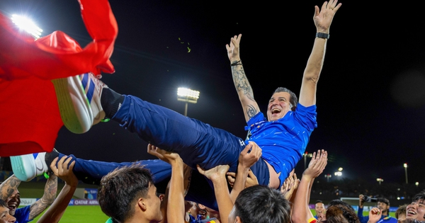 Phỏng vấn HLV Brazil Roland: “Tấm vé dự U17 World Cup sẽ là cú hích lớn cho bóng đá Việt Nam”
