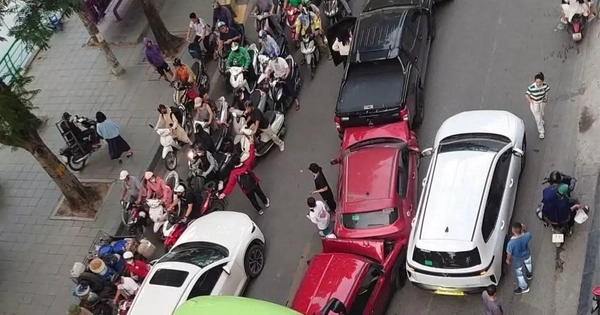 7 ô tô va chạm dồn toa trên đường Kim Ngưu, Hà Nội