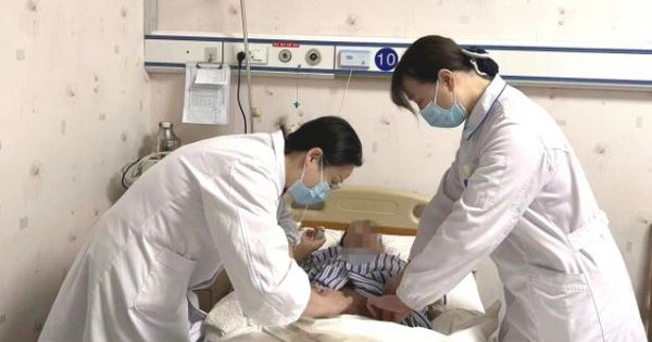 Bé trai 12 tuổi mắc ung thư đại trực tràng giai đoạn cuối, bác sĩ chỉ rõ thói quen 