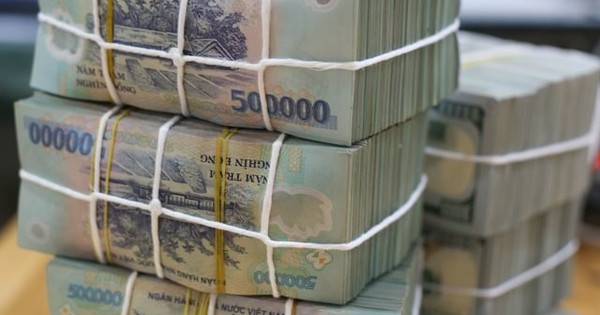 Vì sao cùng gửi tiết kiệm ở một ngân hàng nhưng khách hàng được các mức lãi suất khác nhau?