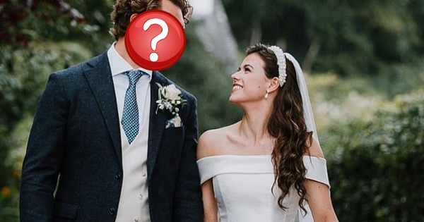 Cầu thủ ngôi sao ly hôn cô bạn thân từ thời thơ ấu, vợ anh lập tức chuyển đến ở cùng bạn thân của chồng mới gây sốc