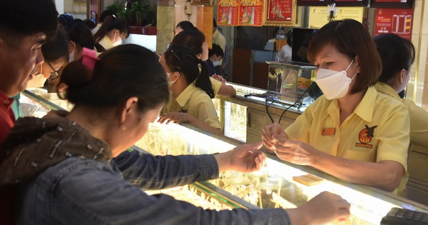 Giá vàng hôm nay 19-5: Tăng mạnh trở lại