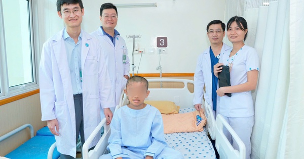 Tiến bộ y học: Mổ não bé trai 12 tuổi trong lúc bệnh nhi vẫn tỉnh táo