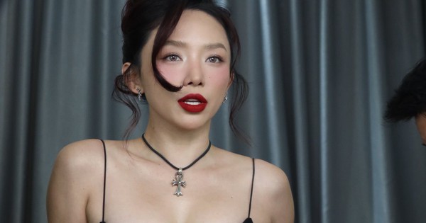 Netizen soi hint nghi Tóc Tiên bị 