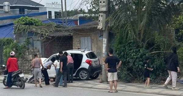 Ô tô va chạm xe máy, 3 người trong gia đình thương vong