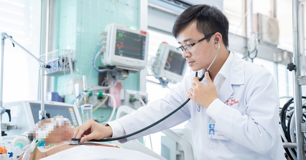 Chân dung vị bác sĩ Chợ Rẫy trong khoảnh khắc 