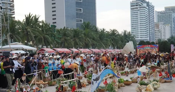 Hơn 70 gánh ẩm thực Á - Âu rao bán ở bãi biển Đà Nẵng