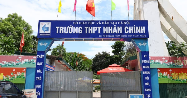 Trong lúc chờ trường mới hiện đại hàng trăm tỷ đồng, học sinh 2 trường THPT top đầu Hà Nội học ở đâu?