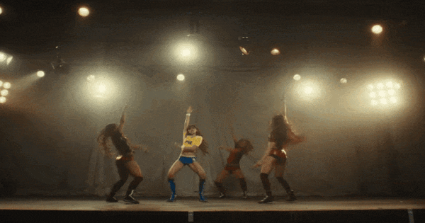 Lisa lần đầu hát nhạc World Cup: Bắn rap đã tai, sắc vóc bốc lửa 