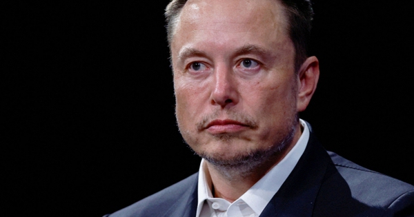 Tỷ phú Elon Musk dự báo tương lai 20 năm nữa gây chấn động: Con người vẫn nên học đại học